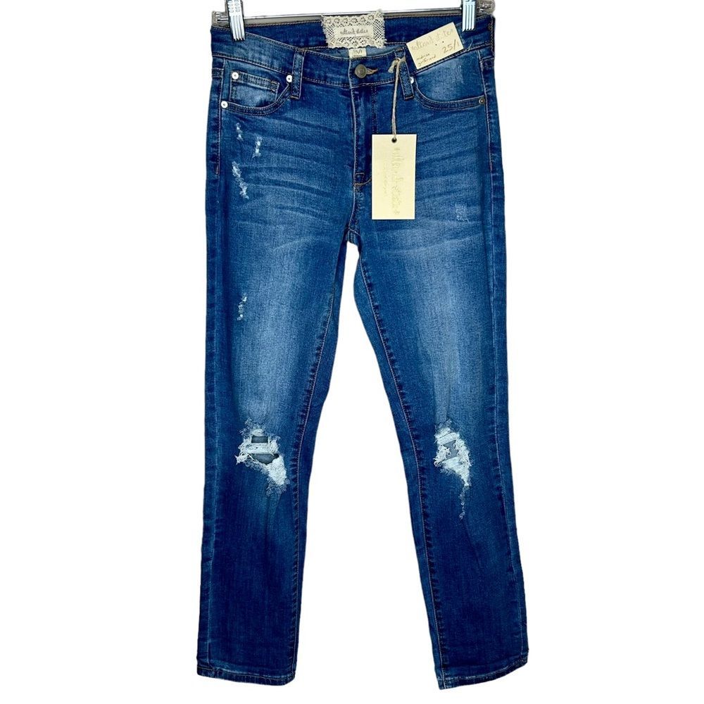 Altar’d State NWT Distressed Mid Rise Girlfriend Medium Wash Blue 25
